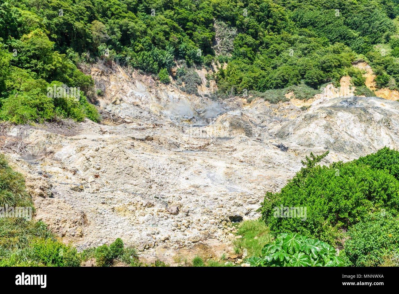 Ansicht der Drive-In Vulkan Sulphur Springs auf der karibischen Insel St. Lucia. La Soufriere Volcano ist der einzige Antrieb - im Vulkan der Welt. Stockfoto