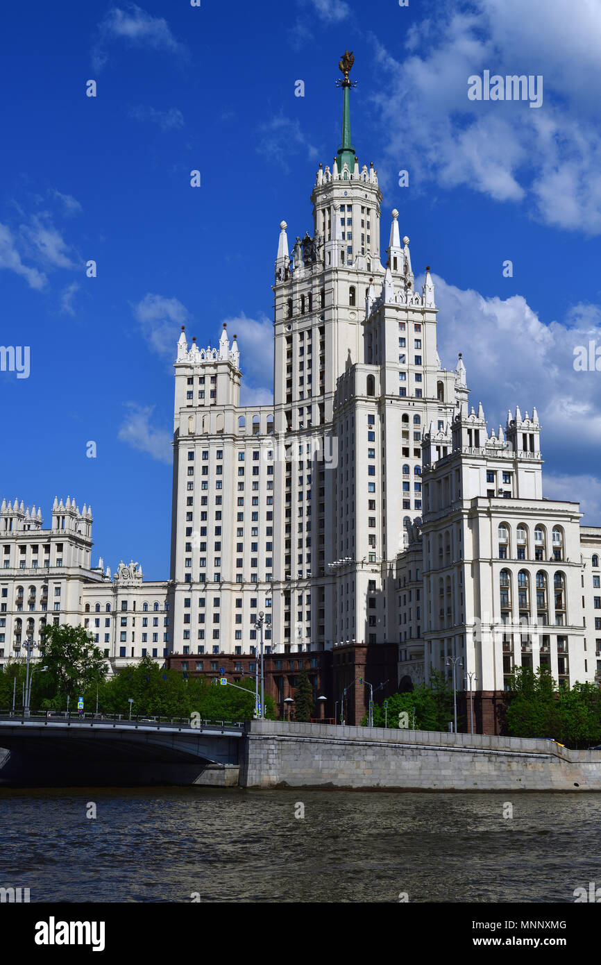 Moskau, Russland - 12. Mai. 2018. berühmten Wolkenkratzer auf Kotelnicheskaya Damm Stockfoto