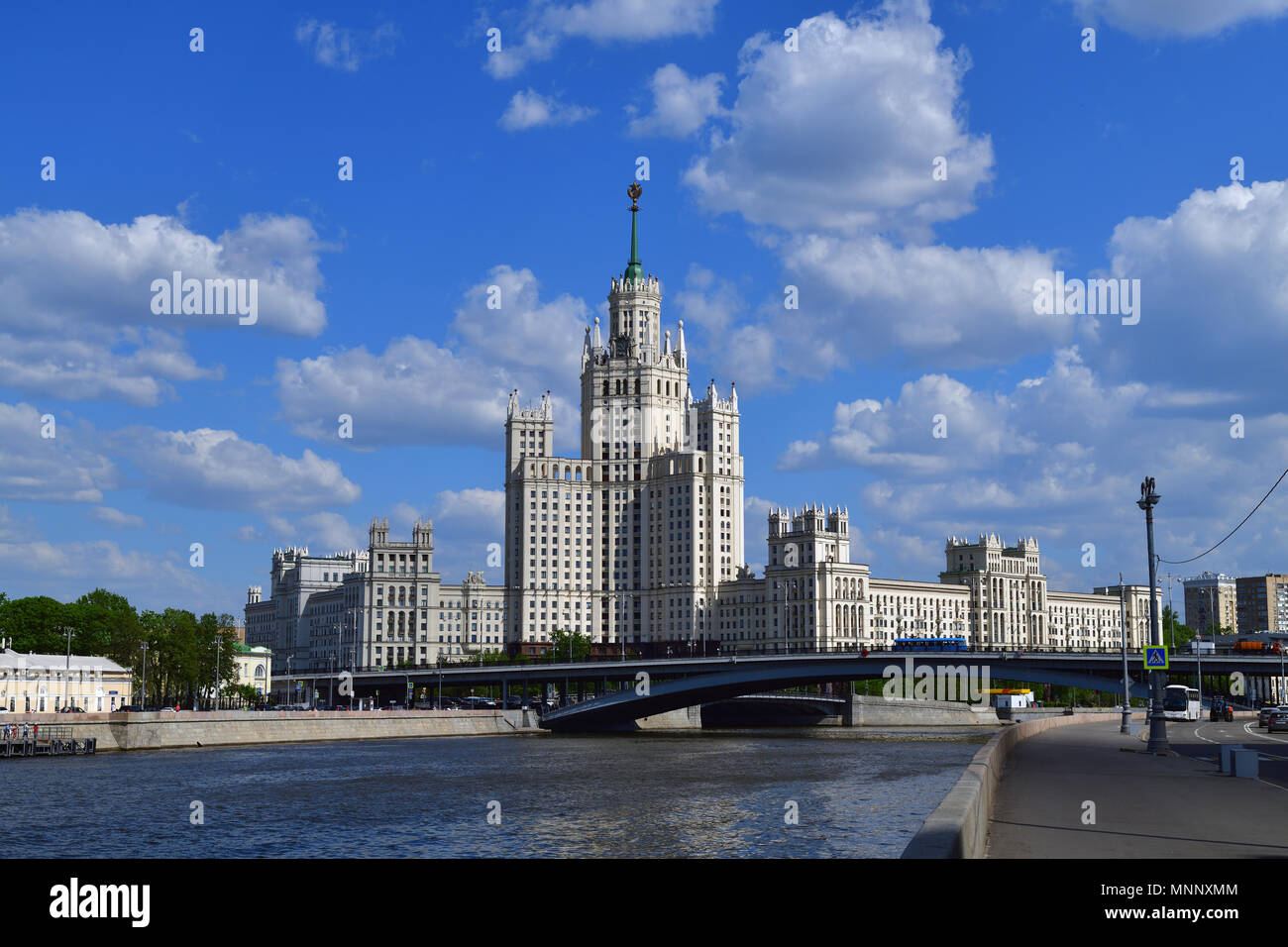 Moskau, Russland - 12. Mai. 2018. berühmten Wolkenkratzer auf Kotelnicheskaya Damm Stockfoto