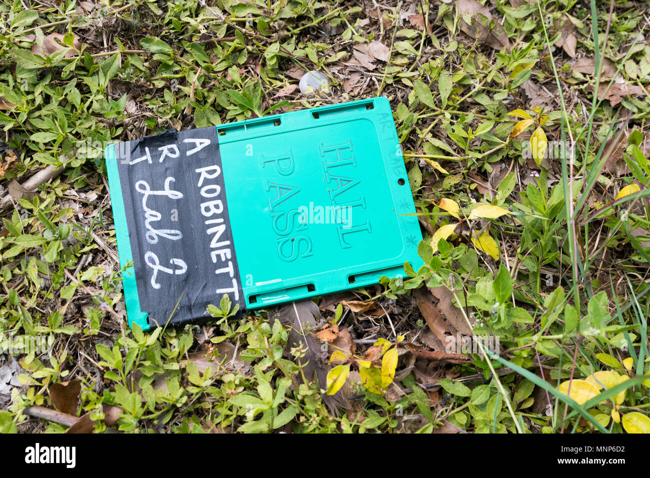 Stadt von Santa Fe, Texas - 18. Mai 2018: School Hall Pass geglaubt, von Studenten, wie Sie lief weg nach einem Shooting in der Santa Fe High School Credit fallengelassen zu werden: michelmond/Alamy leben Nachrichten Stockfoto