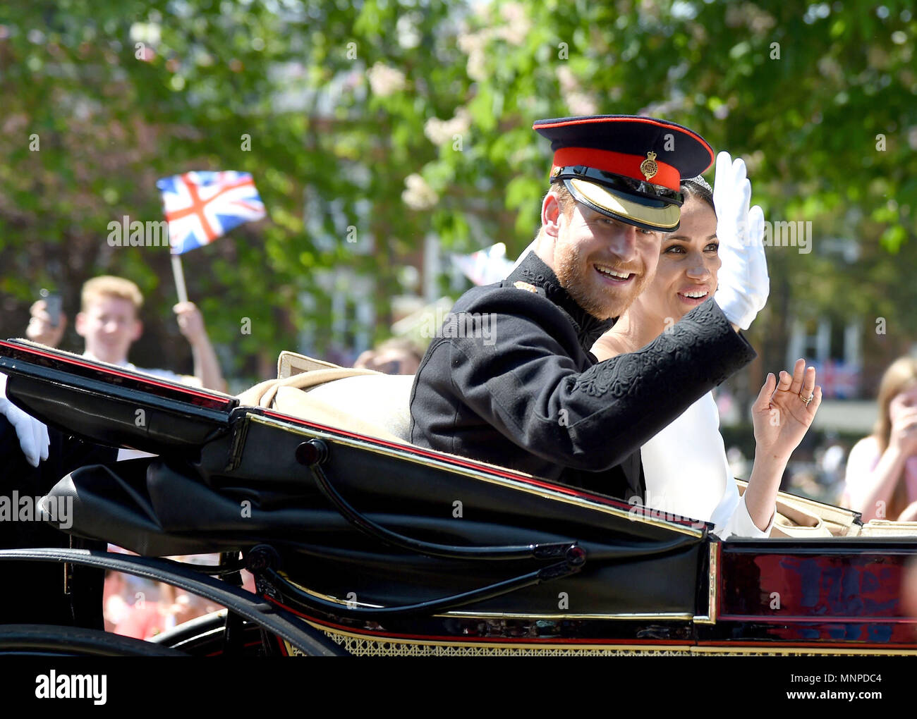 Windsor, Großbritannien. 19. Mai 2018. Meghan Markle und Prinz Harry bei der Beförderung Prozession auf dem langen Weg der Credit: Finnbarr Webster/Alamy leben Nachrichten Stockfoto