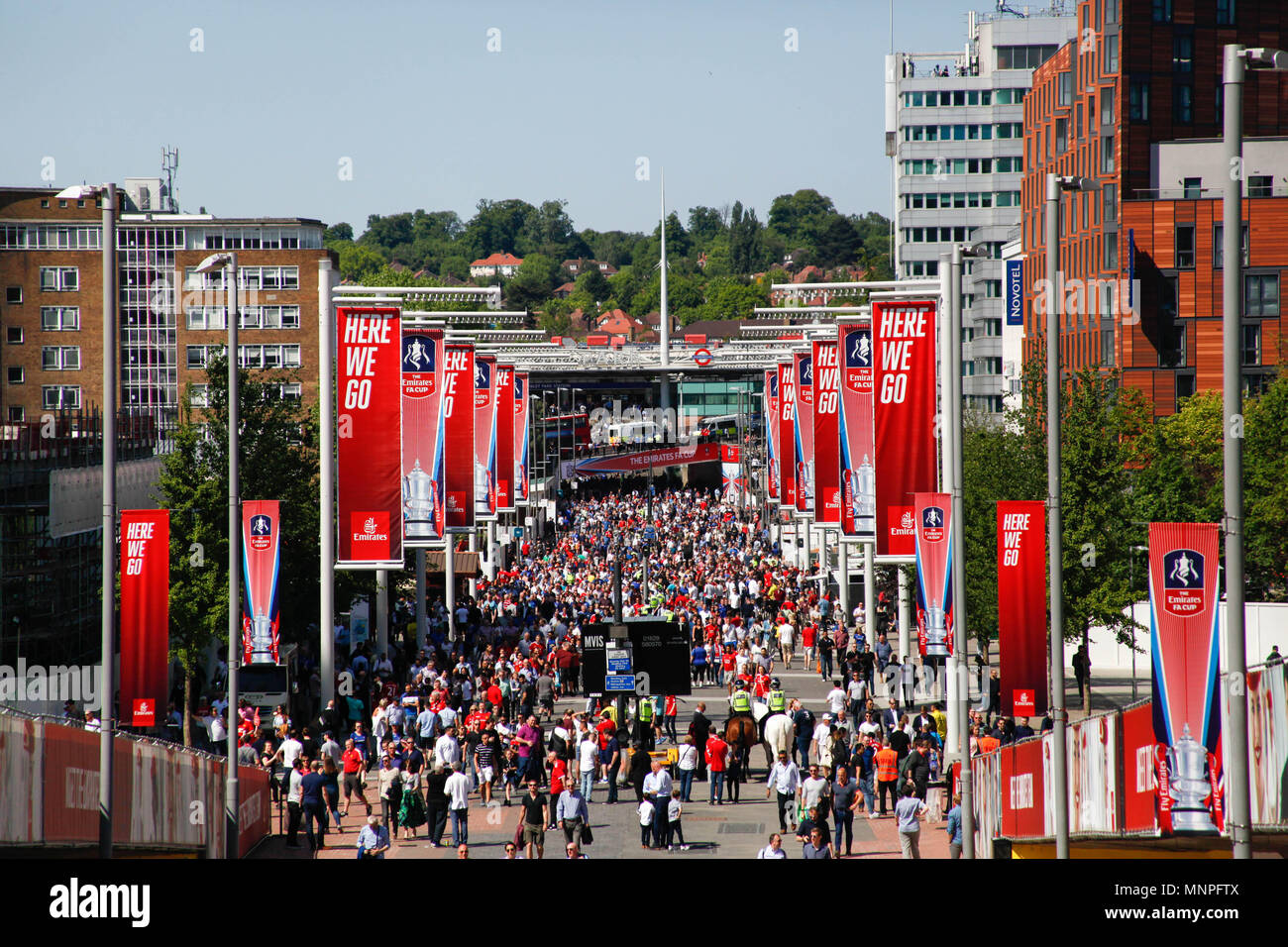 London, Großbritannien. 19. Mai 2018. Fans Kopf in Wembley Statidum der FA Cup Final Credit: Alex Cavendish/Alamy Leben Nachrichten ansehen Stockfoto