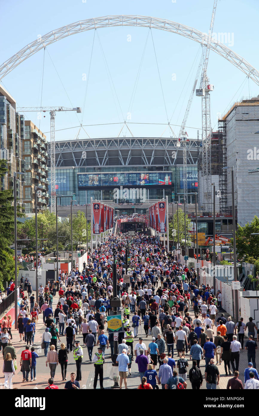 London, Großbritannien. 19. Mai 2018. Fans Kopf in Wembley Statidum der FA Cup Final Credit: Alex Cavendish/Alamy Leben Nachrichten ansehen Stockfoto