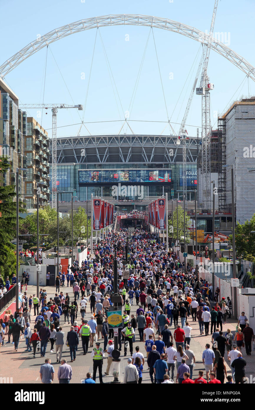 London, Großbritannien. 19. Mai 2018. Fans Kopf in Wembley Statidum der FA Cup Final Credit: Alex Cavendish/Alamy Leben Nachrichten ansehen Stockfoto