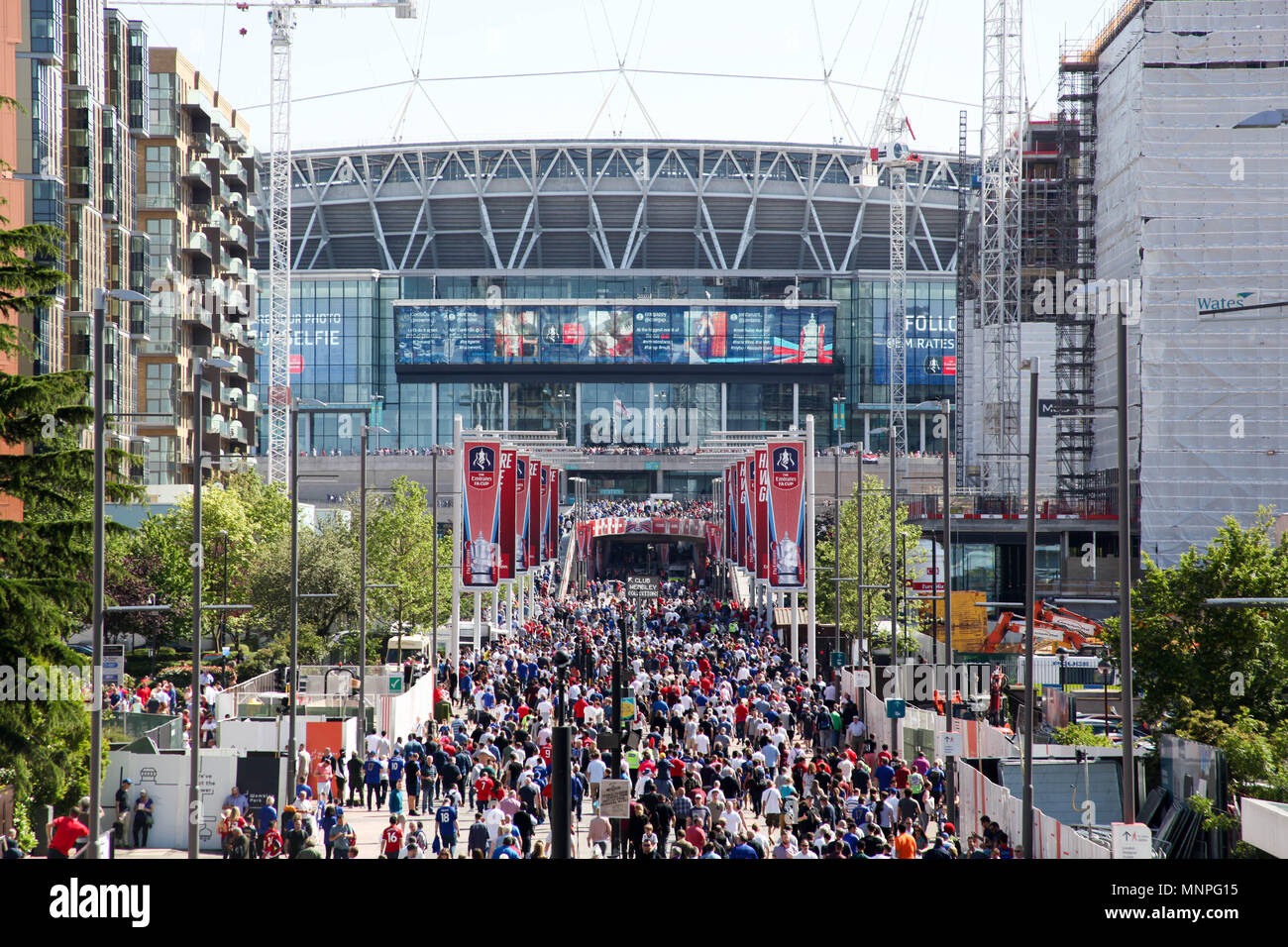 London, Großbritannien. 19. Mai 2018. Fans Kopf in Wembley Statidum der FA Cup Final Credit: Alex Cavendish/Alamy Leben Nachrichten ansehen Stockfoto