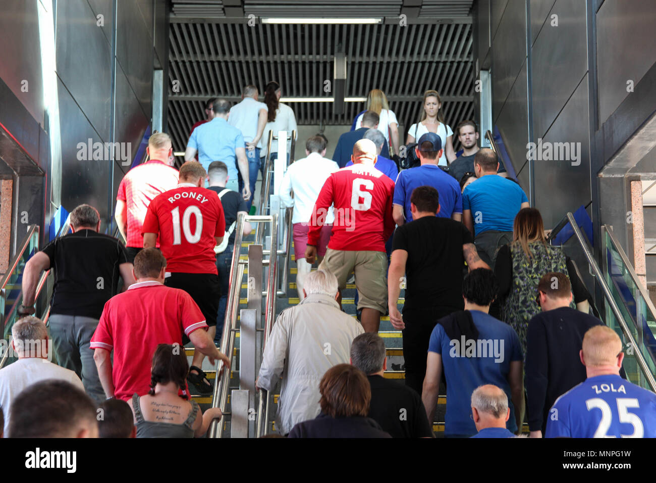 London, Großbritannien. 19. Mai 2018. Fans verlassen Wembley Park Station Credit: Alex Cavendish/Alamy leben Nachrichten Stockfoto