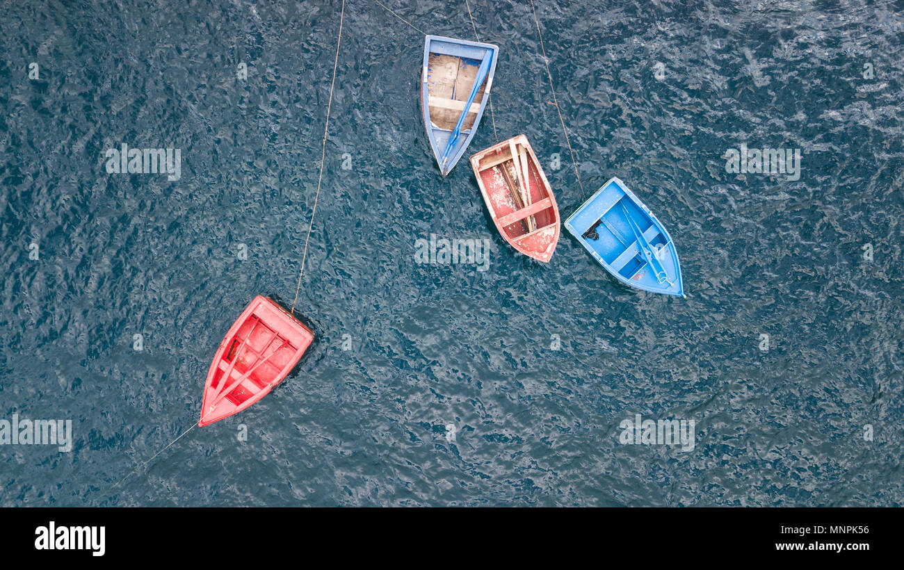 Ein Blick von Oben auf die Fischerboote Stockfoto