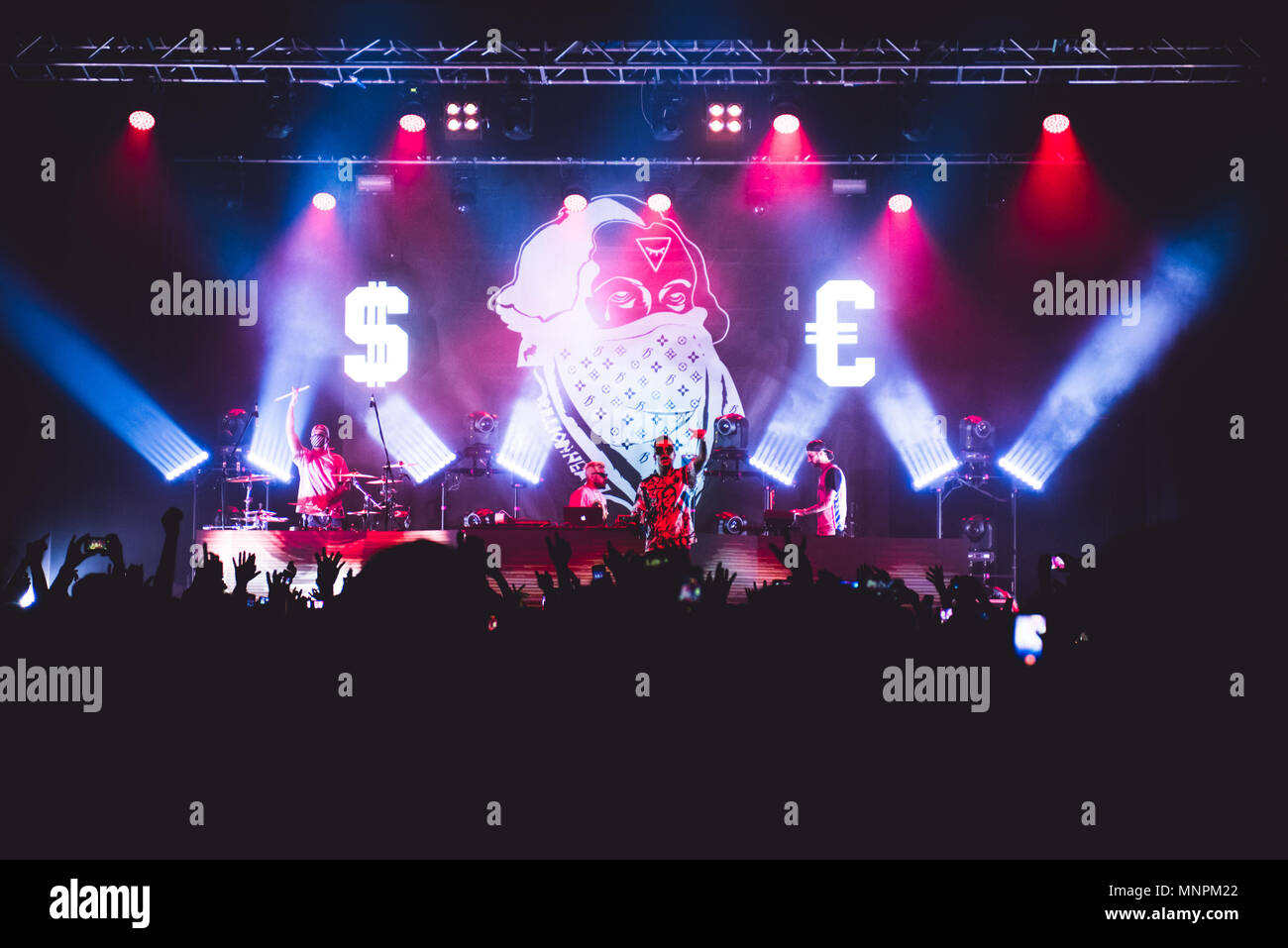 Die Italienischen rapper Sfera Ebbasta, "König der Trap' live auf der Bühne des ausverkauften Teatro della Concordia in Venaria, in der Nähe von Turin, für seinen ersten "Rockstar tour" Konzert. (Foto von Alessandro Bosio/Pacific Press) Stockfoto