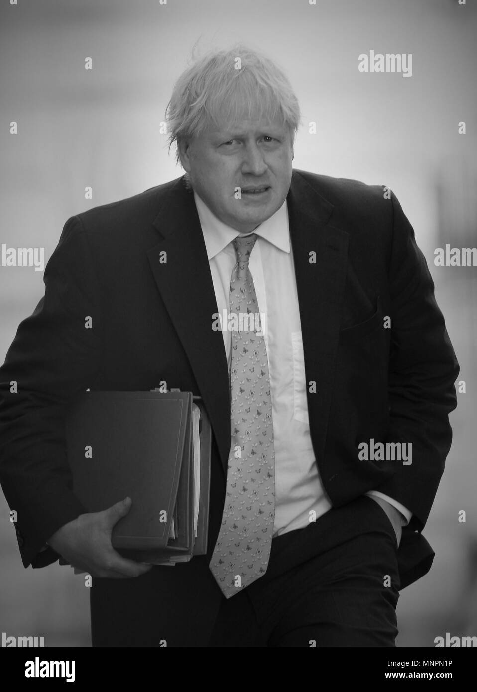 LONDON - 15. MAI 2018: (Bild digital geändert werden monochrom) Boris Johnson Minister für Auswärtige Angelegenheiten Gesehen arrving Downing Street Stockfoto