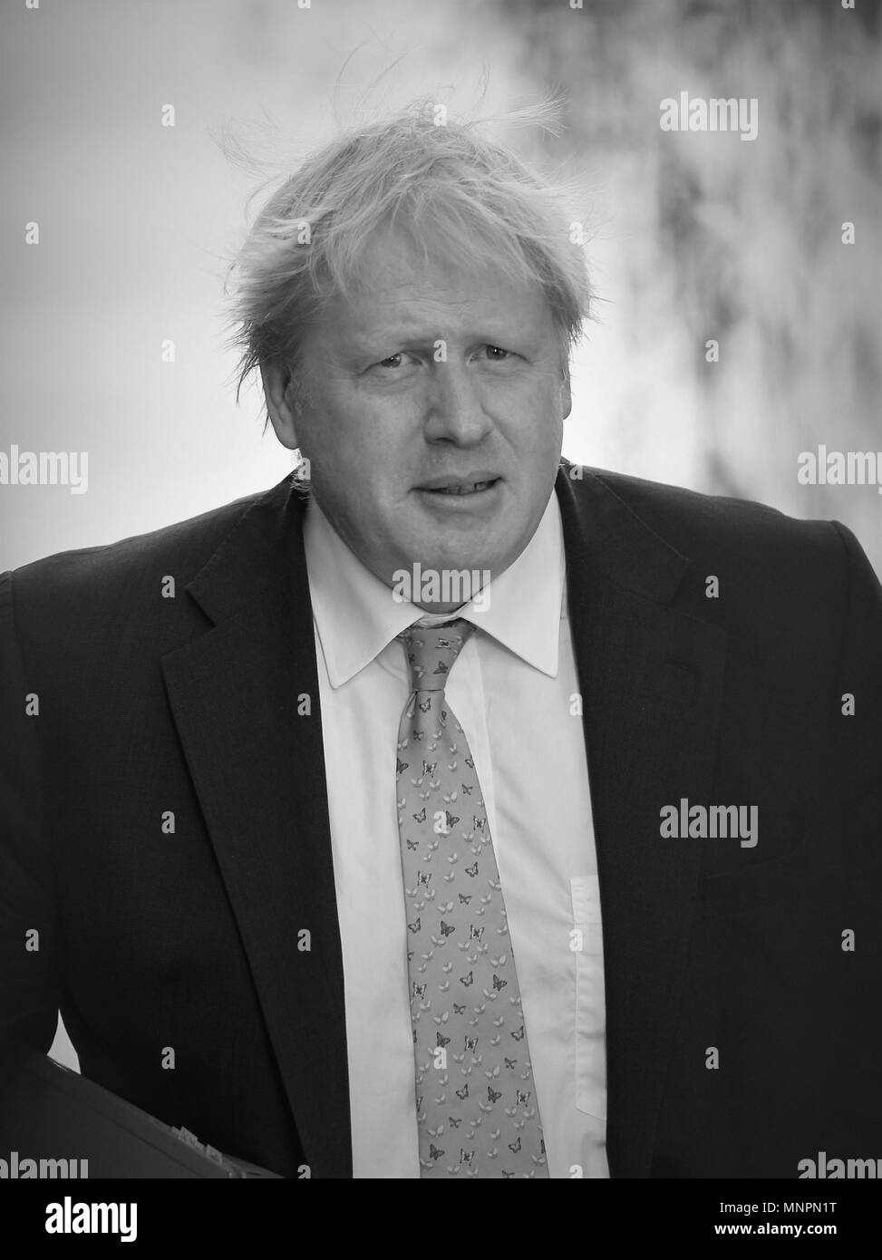 LONDON - 15. MAI 2018: (Bild digital geändert werden monochrom) Boris Johnson Minister für Auswärtige Angelegenheiten Gesehen arrving Downing Street Stockfoto