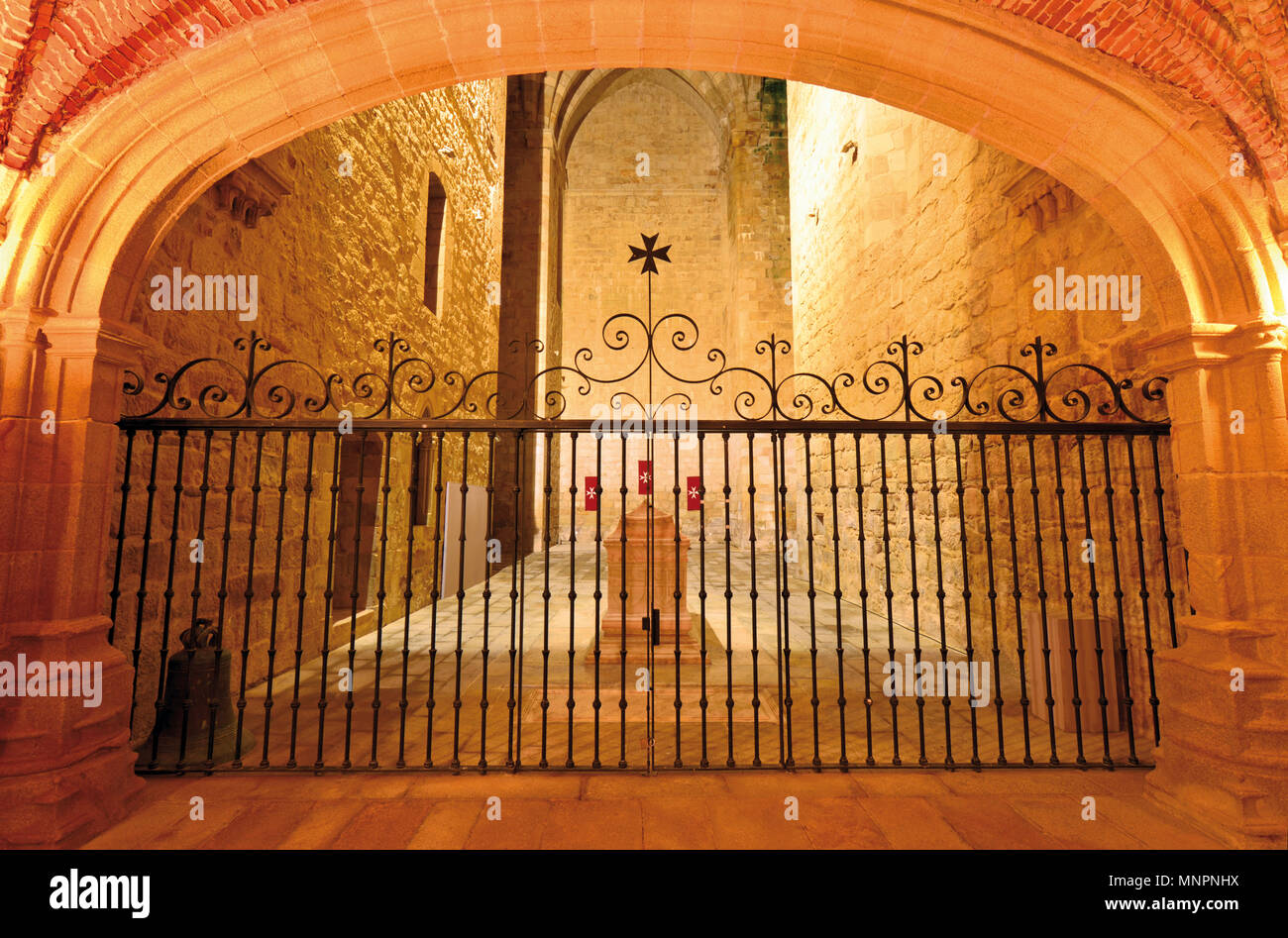 Grab des Gründers Dom Alvaro Gonçalves Pereira in der mittelalterlichen Kirche und Kloster Santa Maria Flor de Rosa in Fiesole Stockfoto