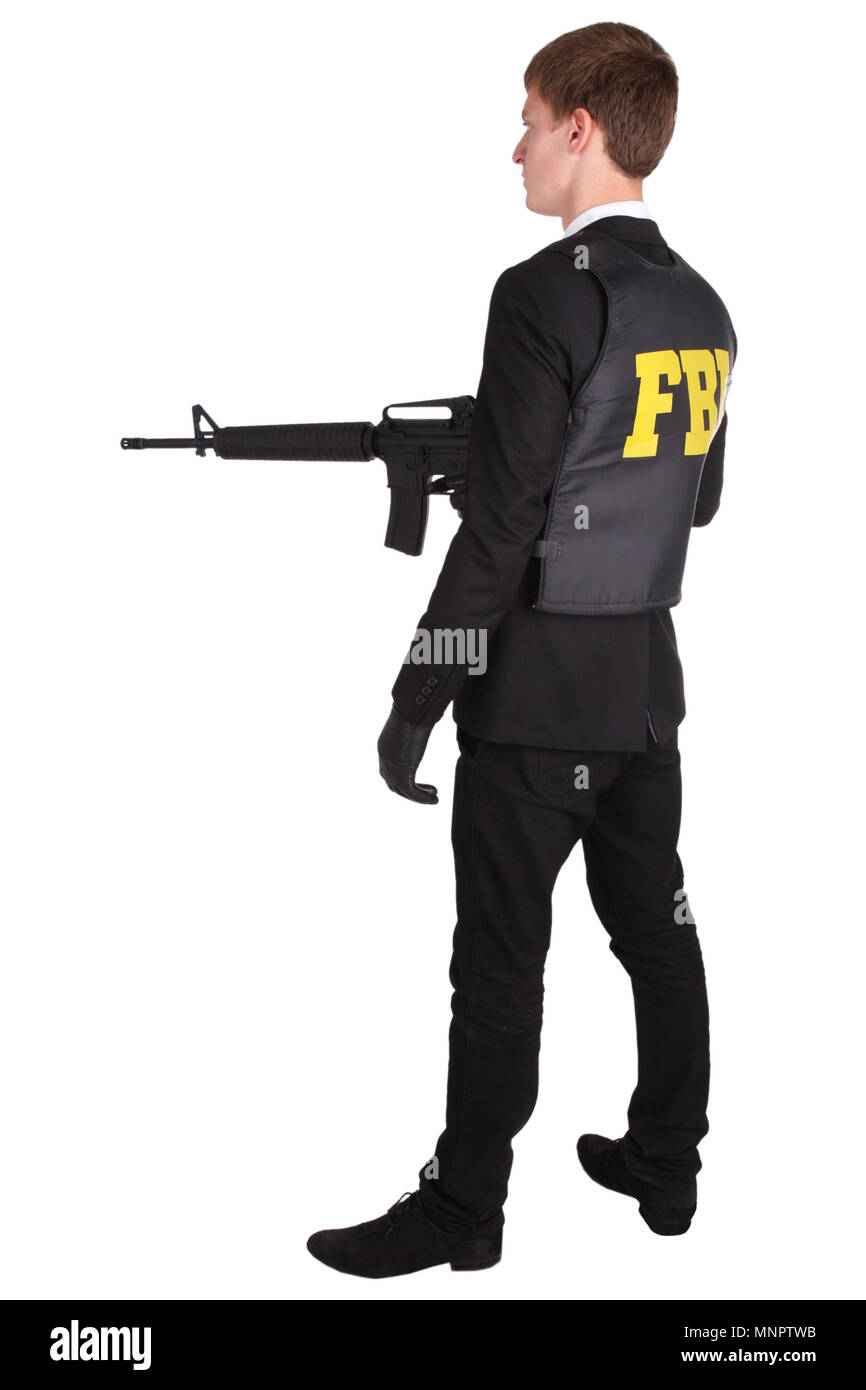 FBI-Agent mit Gewehr isoliert auf weißem Stockfoto