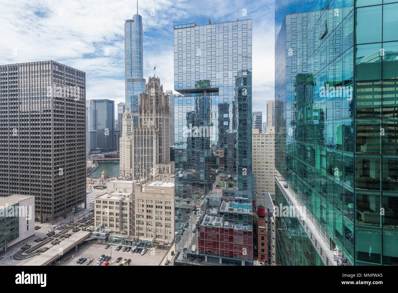Turmartige Wohnhäuser in der streeterville Nachbarschaft einschließlich Optima Chicago Center, Trump Tower und Wrigley Building Stockfoto
