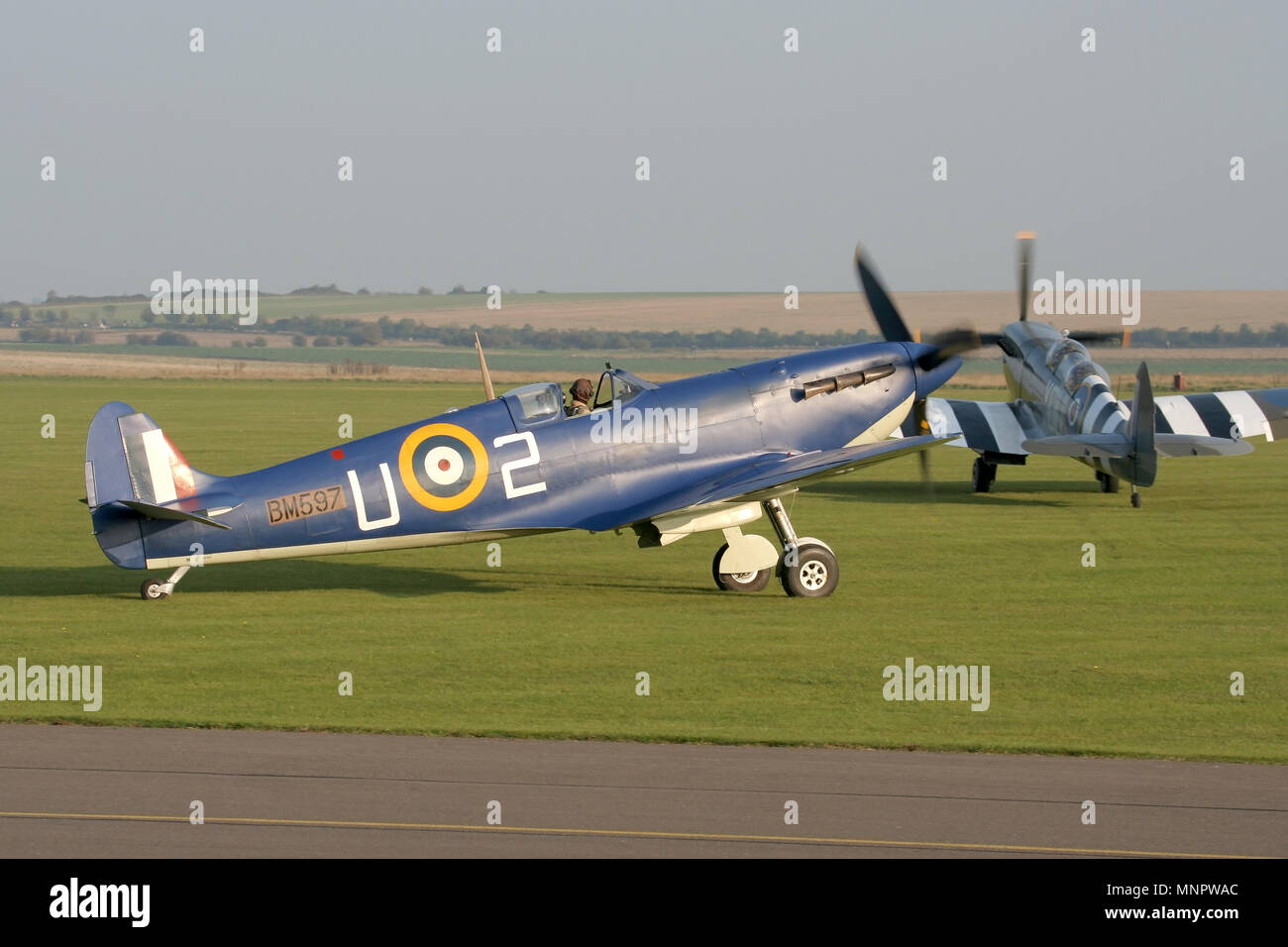 Die historische Flugzeuge Sammlungen Spitfire MkV in den Farben eines Malta basierten Flugzeuge vor der Merlins von Malta Flug zu den Inseln im Jahr 2005. Stockfoto