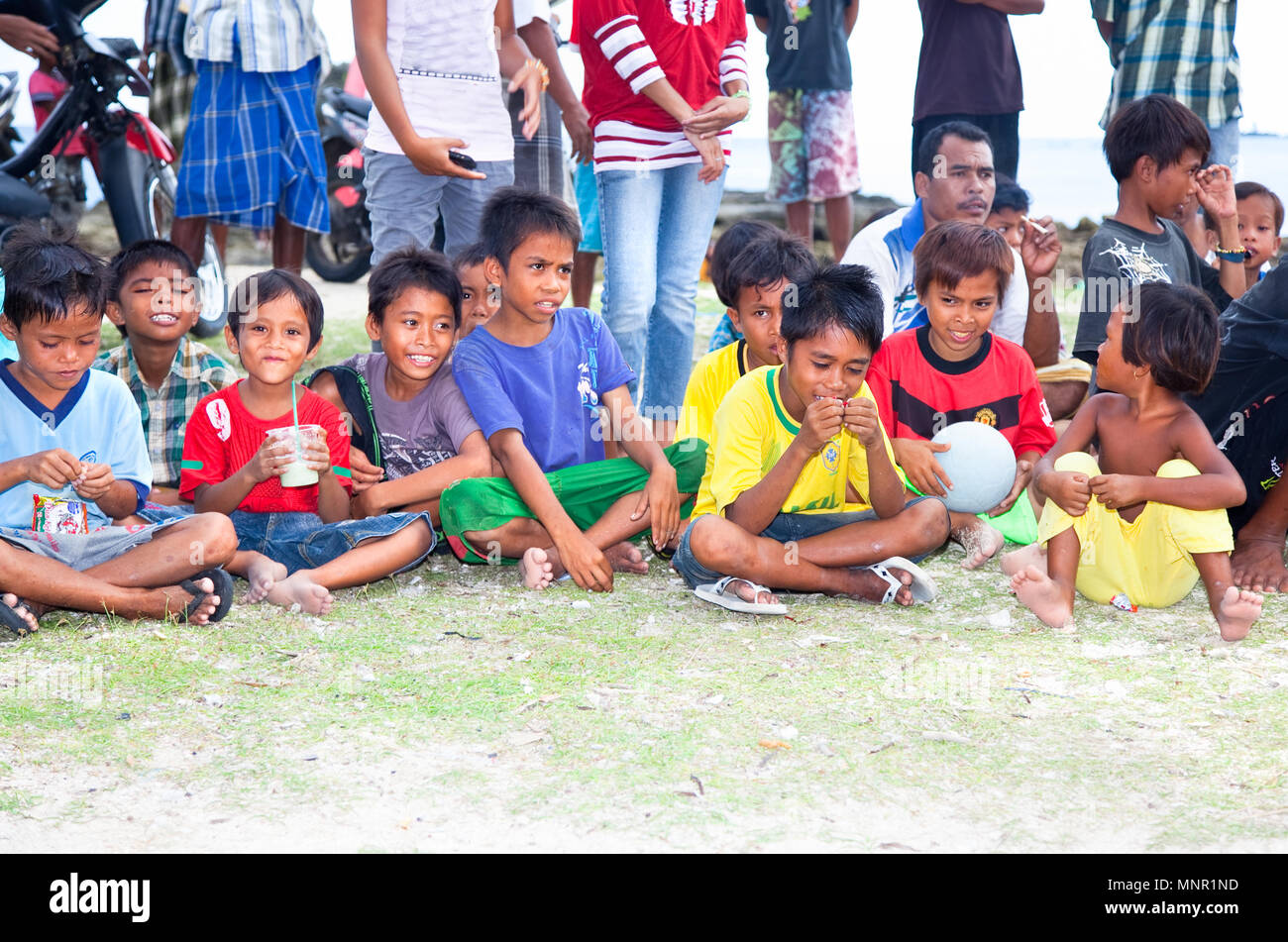 LOMBOK, Indonesien - 11. Februar: Porträt der Sasak tribal Kinder in Kuta Dorf auf Februar 11,2012 Lombok, Indonesien Stockfoto