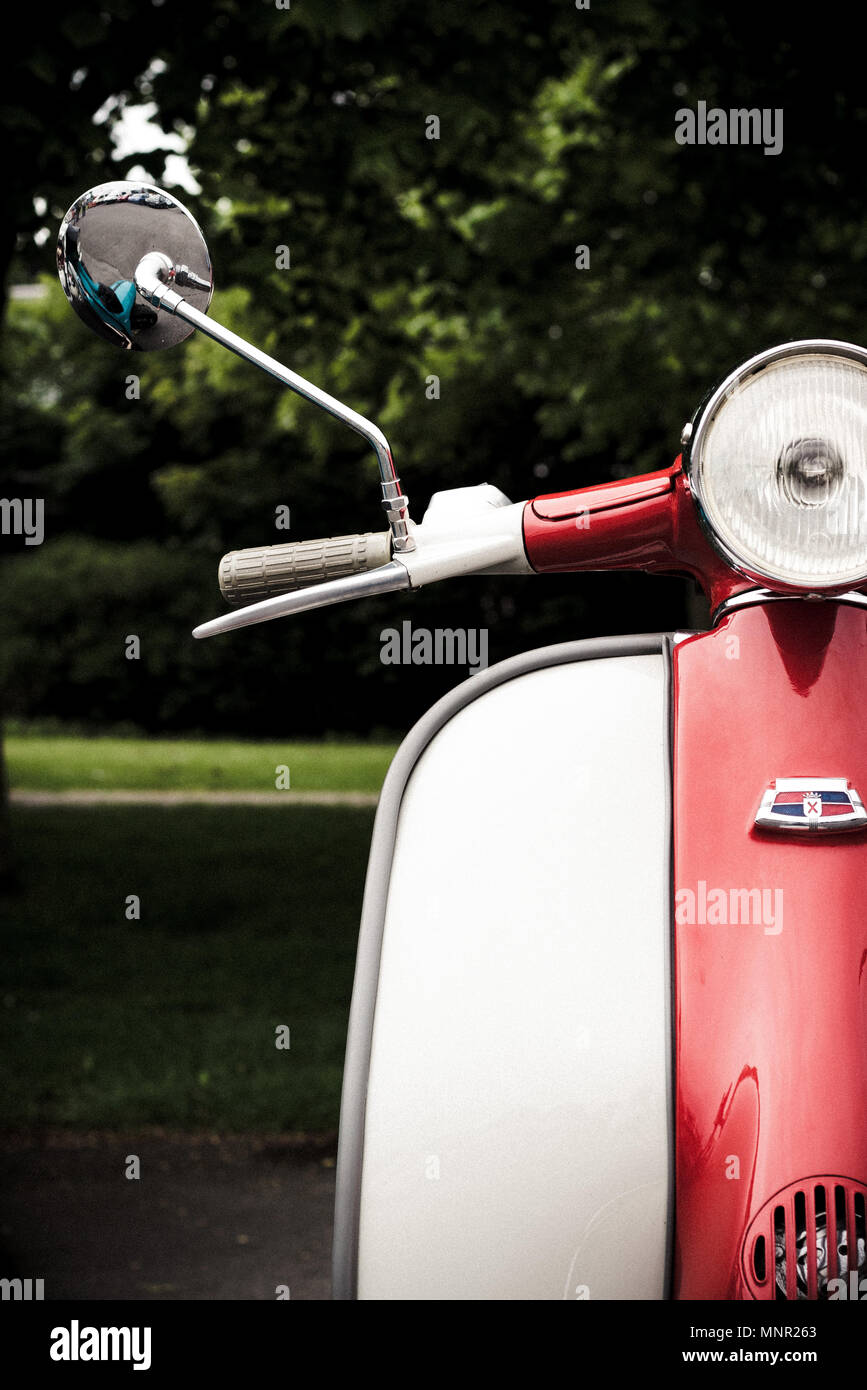 Vorderansicht eines retro scooter scooter Rally in Gosport, Hampshire UK Stockfoto