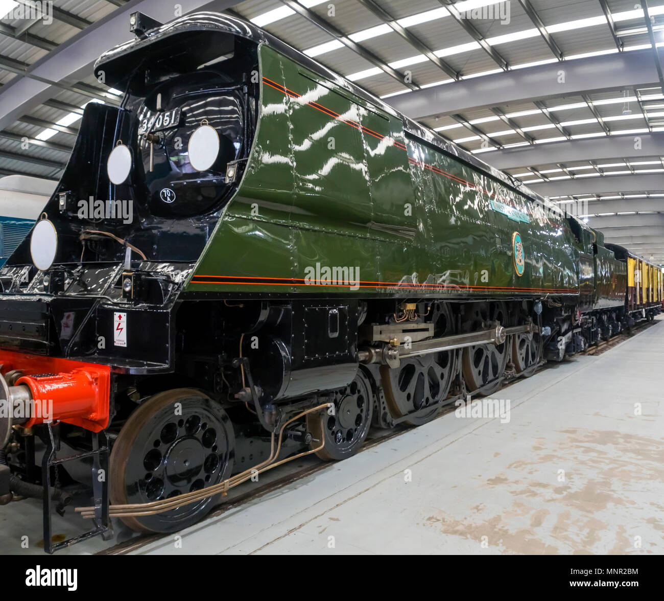 Ex Southern Railway die Schlacht um England Klasse Winston Churchill Main Line Dampflok Nummer 34051 an der NRM Fortbewegung Shildon Co Durham England Großbritannien Stockfoto