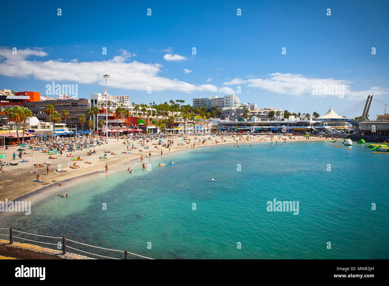 Schöner Strand in Costa Adeje Playa de las Americas auf Teneriffa, Spanien  senden Stockfotografie - Alamy