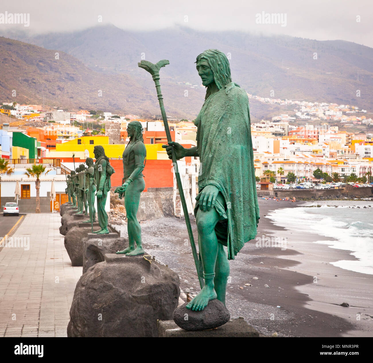 Guanches inder Statuen an der Plaza de la Patrona de Canarias in Candelaria, Teneriffa, Kanarische Inseln, Spanien. Stockfoto