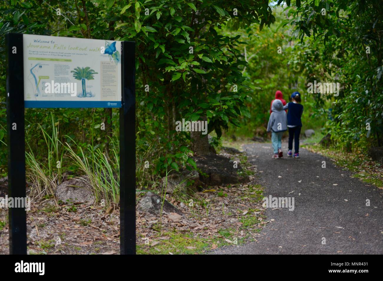 Willkommen bei Jourama Falls lookout Spaziergang Zeichen, Jourama Falls, Bruce Hwy, Yuruga QLD, Australia Stockfoto
