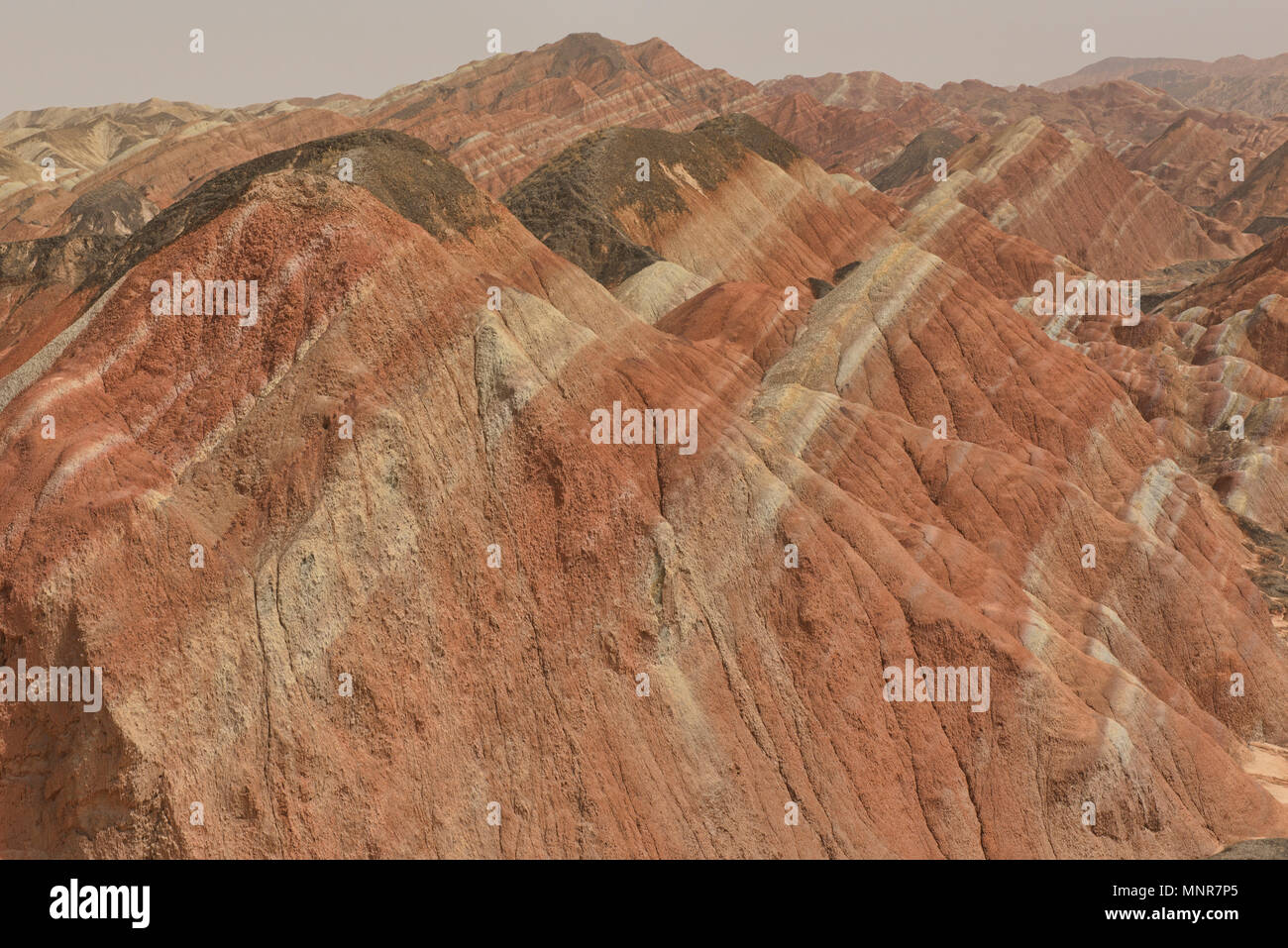 Leuchtend bunte Sandstein in Zhangye Danxia Relief geologischen Park, Gansu, China Stockfoto