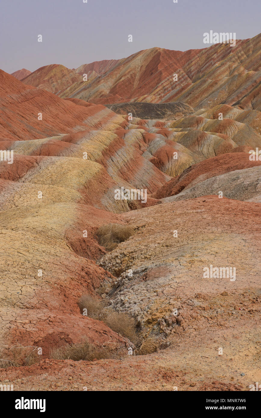 Leuchtend bunte Sandstein in Zhangye Danxia Relief geologischen Park, Gansu, China Stockfoto
