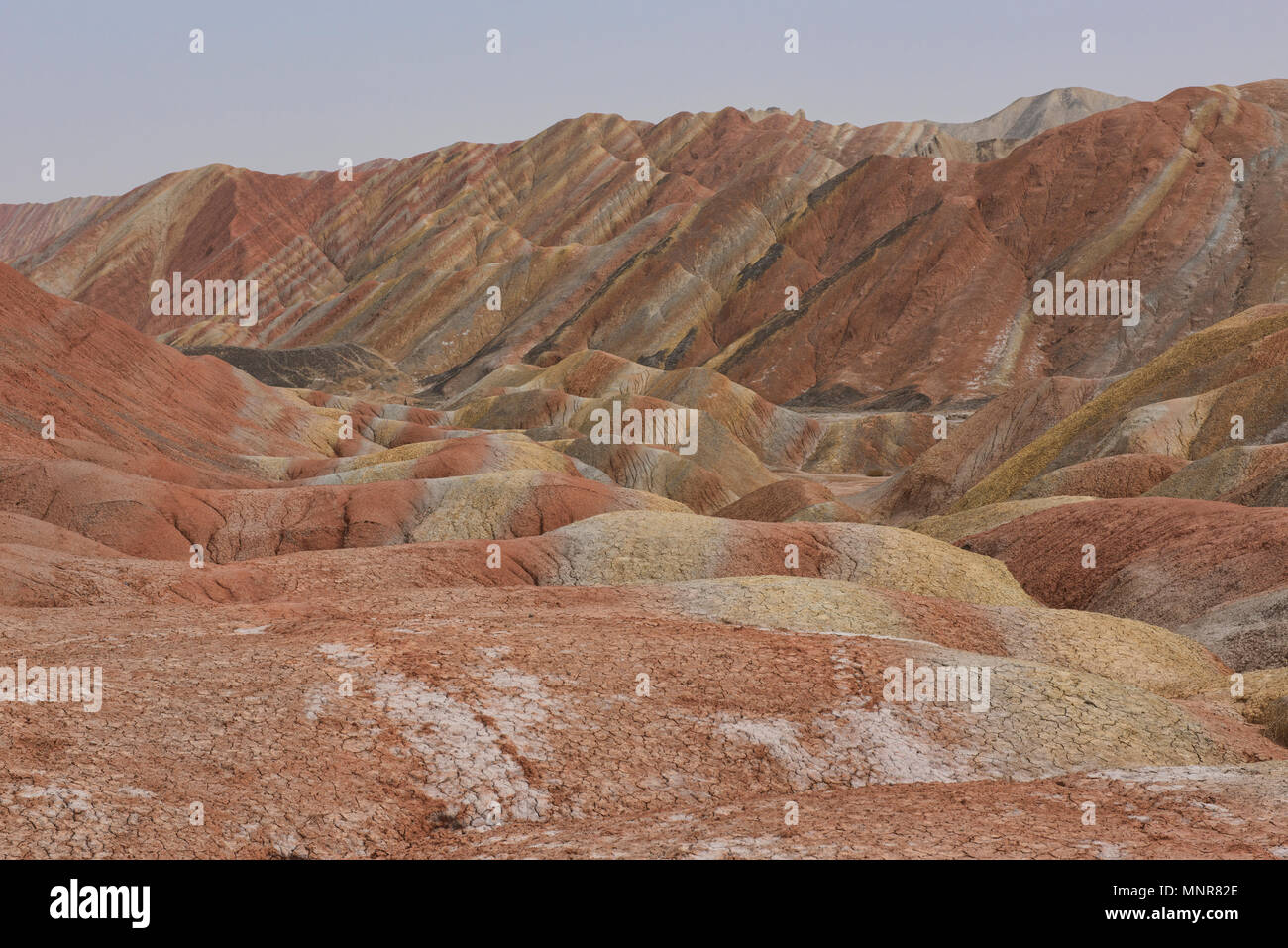 Leuchtend bunte Sandstein in Zhangye Danxia Relief geologischen Park, Gansu, China Stockfoto