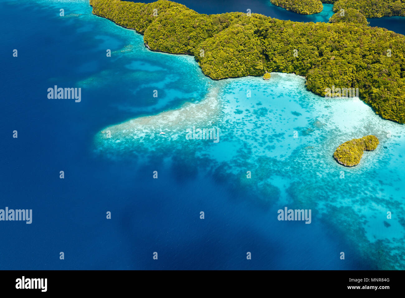 Schöne Aussicht von Palau Inseln von oben Stockfoto