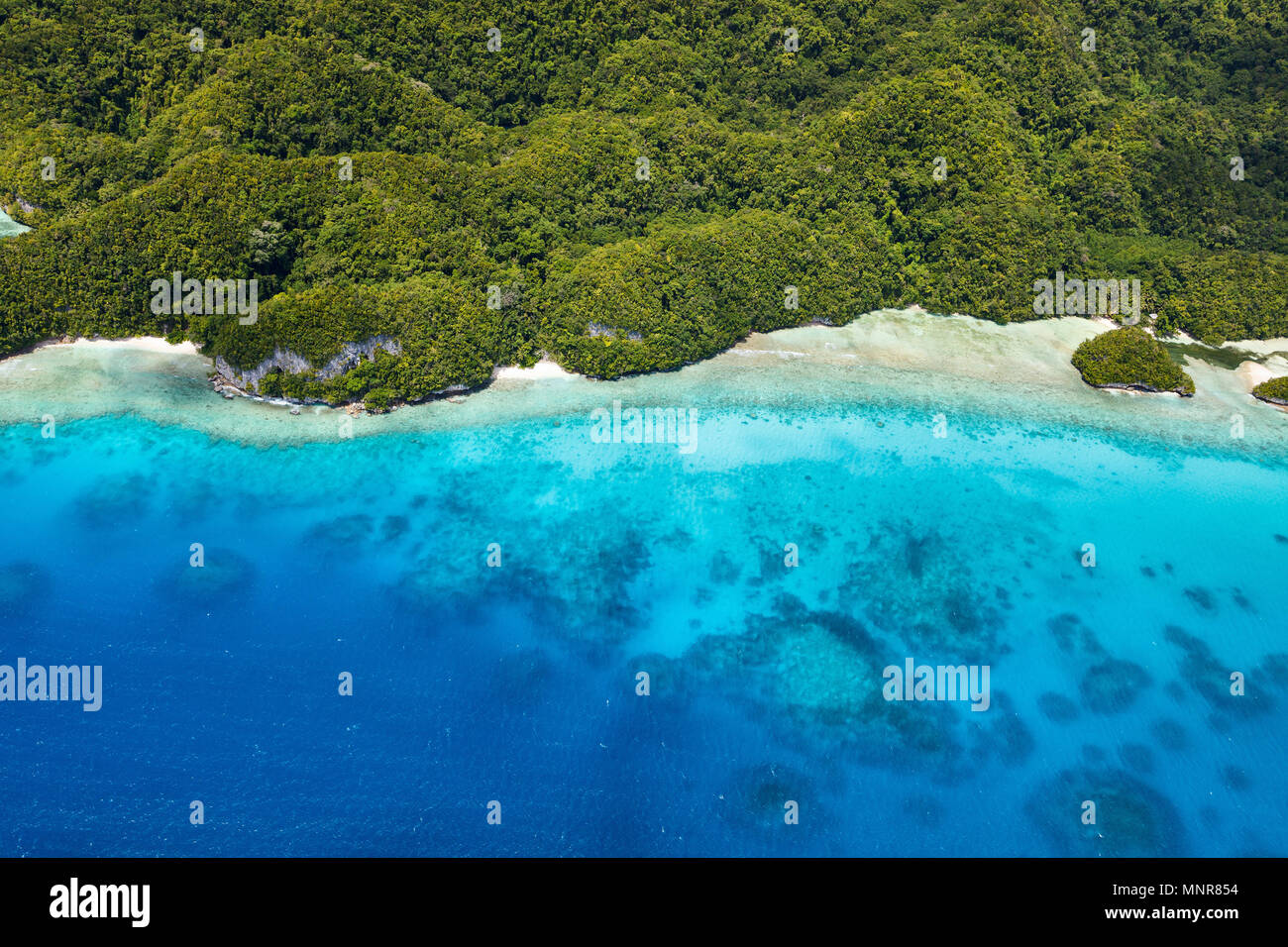 Schöne Aussicht von Palau tropischen Inseln und den Pazifischen Ozean von oben Stockfoto
