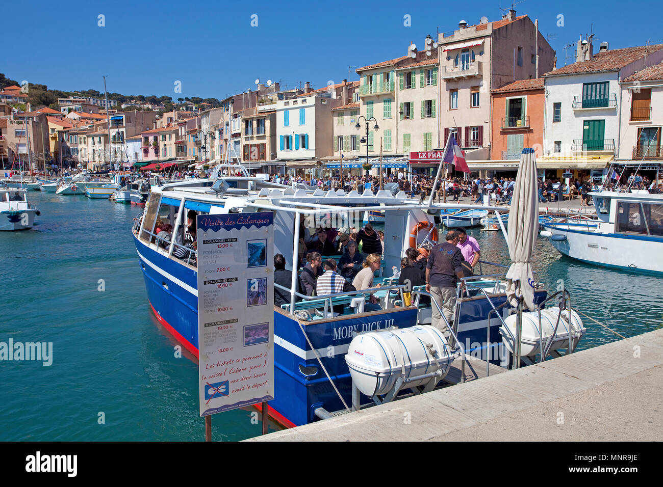 Boot am Hafen von Cassis, Bouches-du-Rhône der Region Provence-Alpes-Côte d'Azur, Südfrankreich, Frankreich, Europa Stockfoto