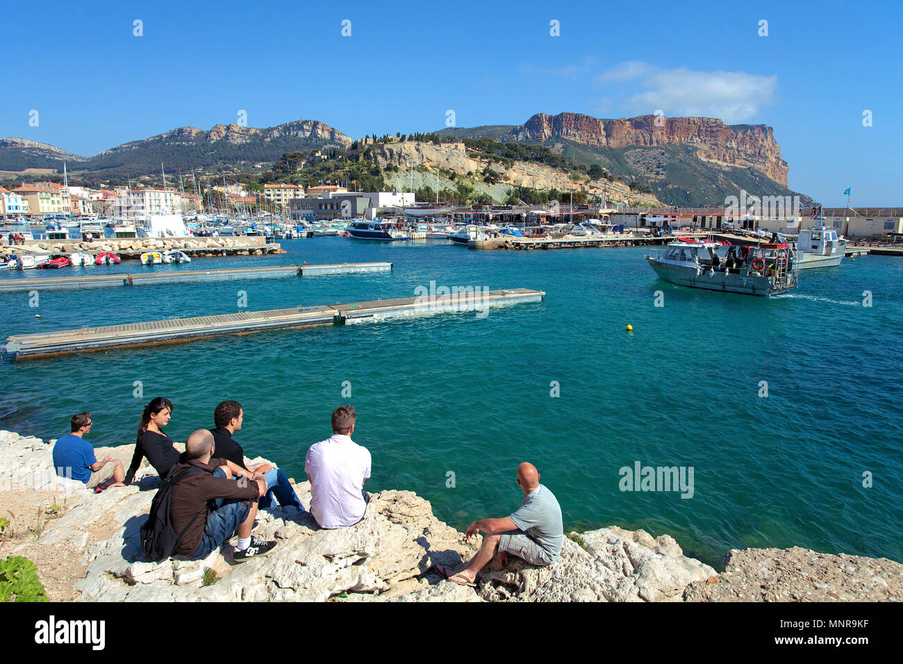 Hafen und Cap Canaille, Cassis, Bouches-du-Rhône der Region Provence-Alpes-Côte d'Azur, Südfrankreich, Frankreich, Europa Stockfoto