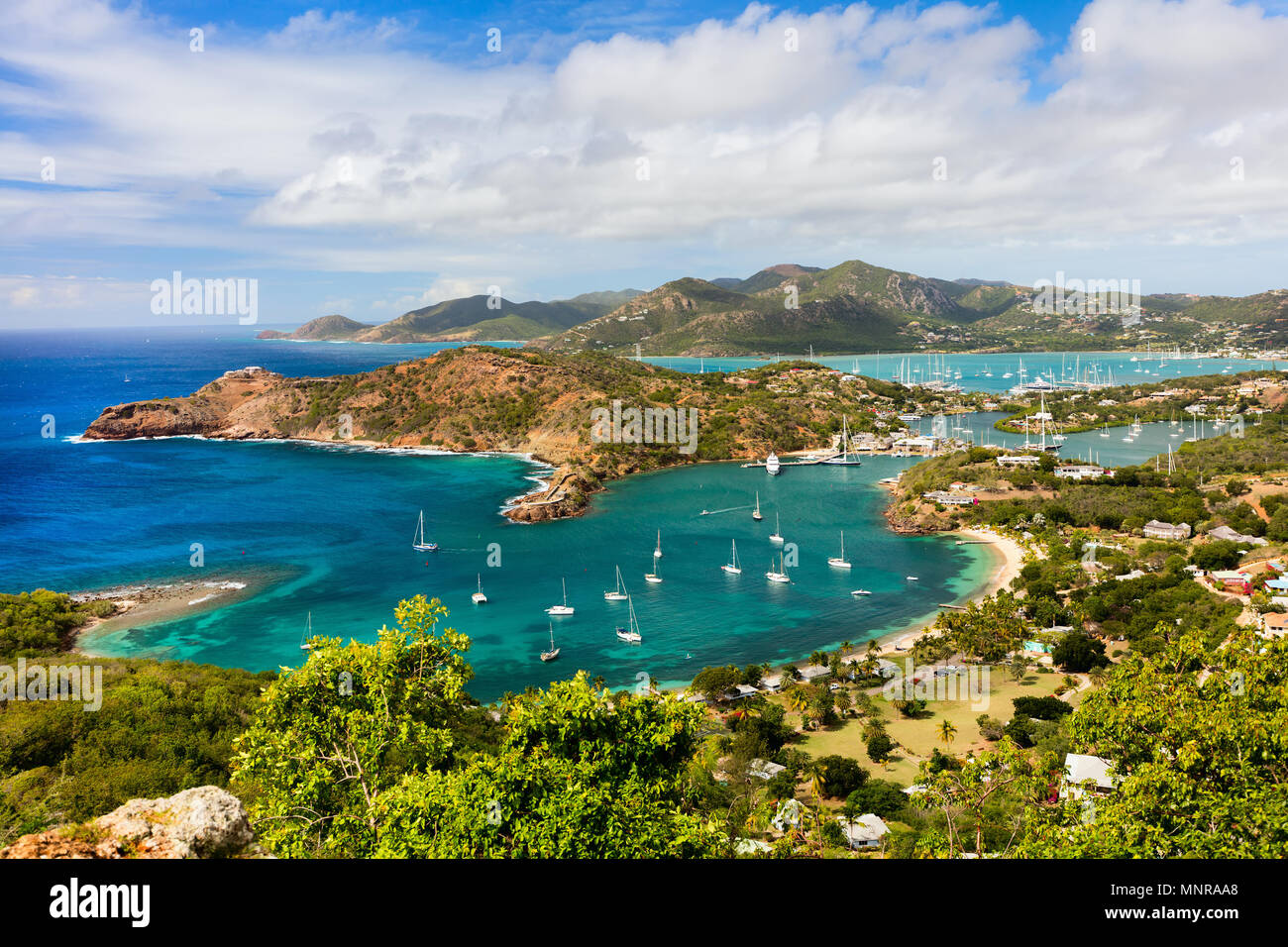 Blick auf Englisch Hafen in Antigua von Shirley Heights Stockfoto