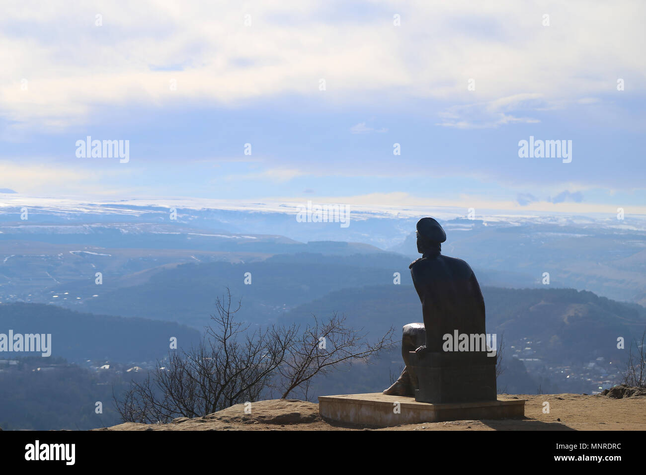 Foto Skulptur Lermontow auf dem Berg in Kislovodsk Stockfoto