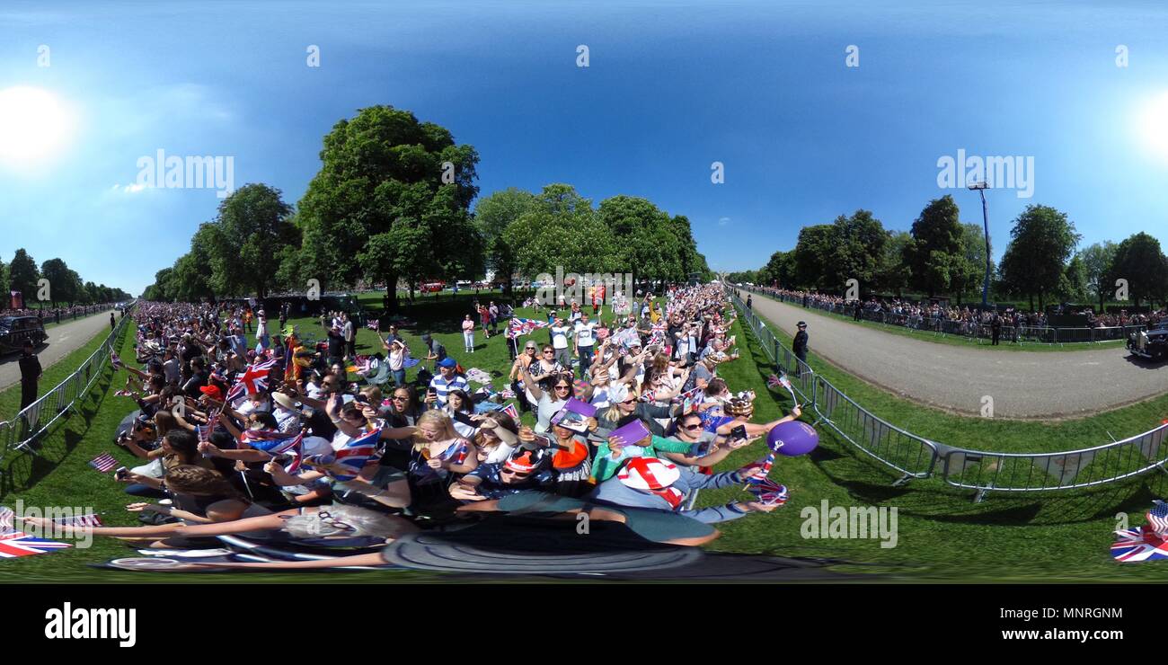 Einen 360 Grad Blick auf Royal Fans entlang der langen Spaziergang, als der Konvoi von Autos eskortieren Meghan Markle lassen für die Hochzeit von Prinz Harry und Meghan Markle im Windsor Castle Stockfoto