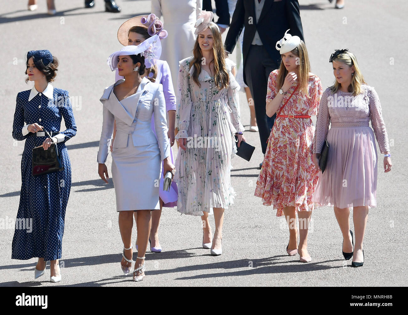 Anzuge Schauspielerin Abigail Spencer Links Und Bollywood Schauspielerin Priyanka Chopra Zweite Links Und Kommen An Der St George S Chapel In Windsor Castle Fur Die Hochzeit Von Prinz Harry Und Meghan Markle Stockfotografie (the son of yancy/yancey bailey spencer and georgia/georgie c. schauspielerin abigail spencer links