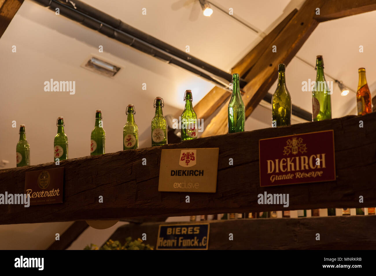 National Brauerei Museum, Wiltz, Luxemburg. Die Exponate einen Überblick über 6000 Jahre Geschichte in der Herstellung von Bier geben. Stockfoto