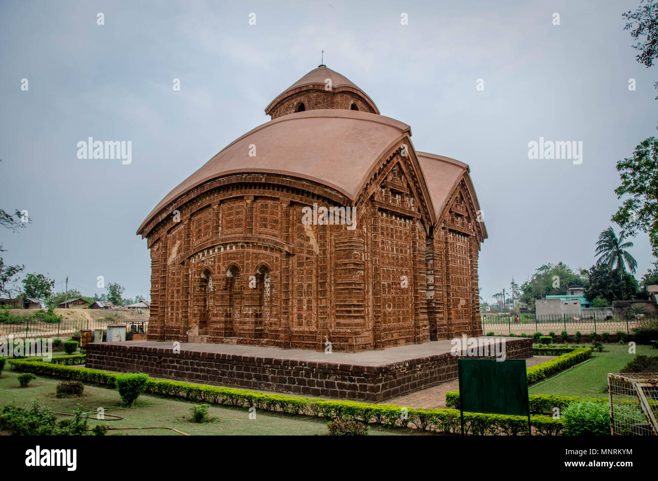 Terrakotta Tempel von bishnupur. Spezialität der Bishnupur und die schnitzereien an der Tempel wird faszinieren den Betrachter. Stockfoto