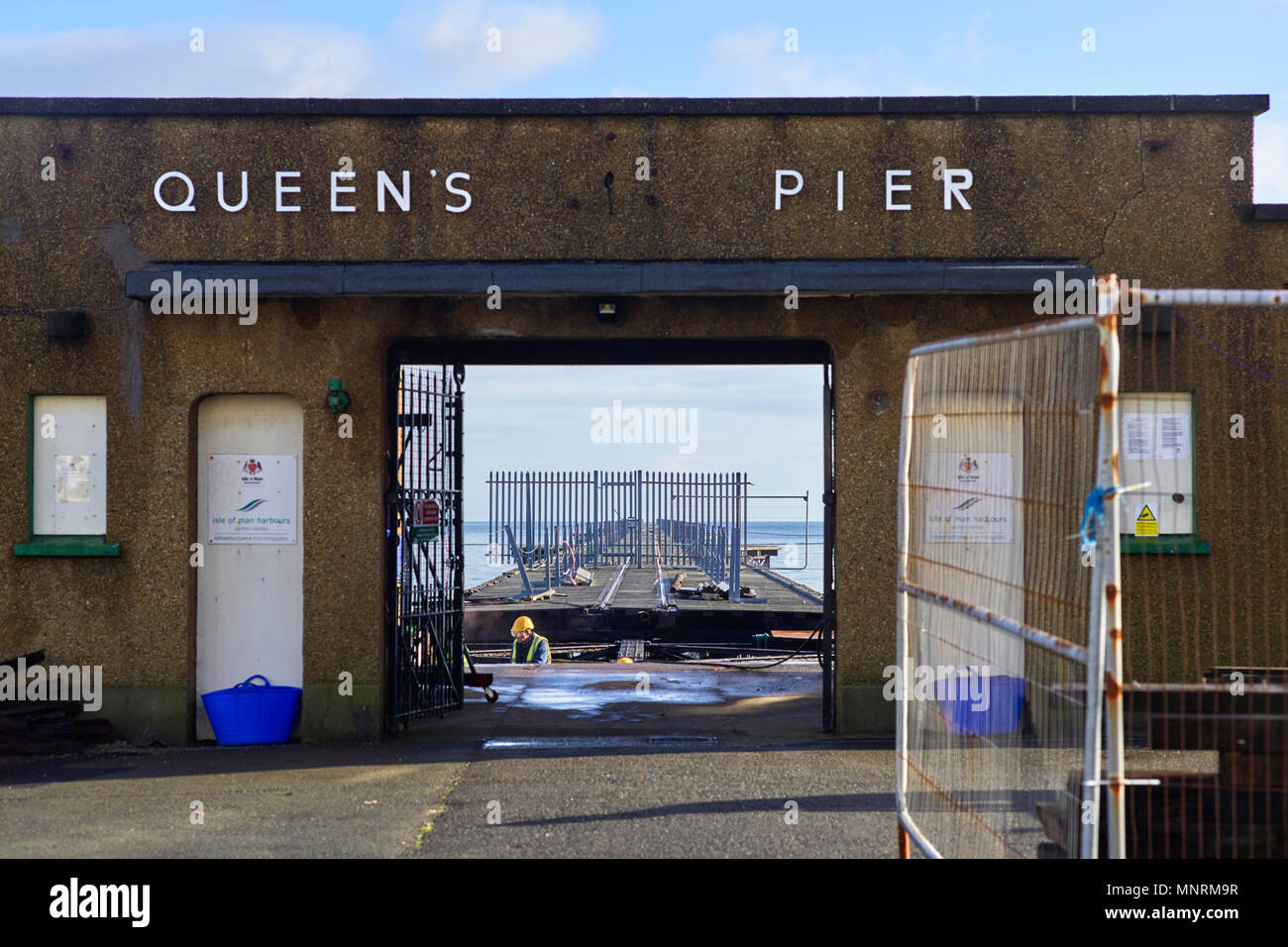 Arbeit ausgehend von der Wiederherstellung des Pier in Ramsey, Insel Man, die von Freiwilligen Stockfoto