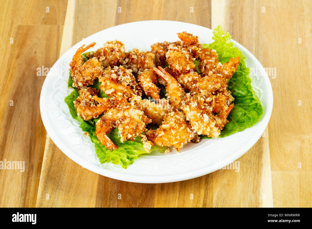 Teig Garnelen mit Salat Stockfoto