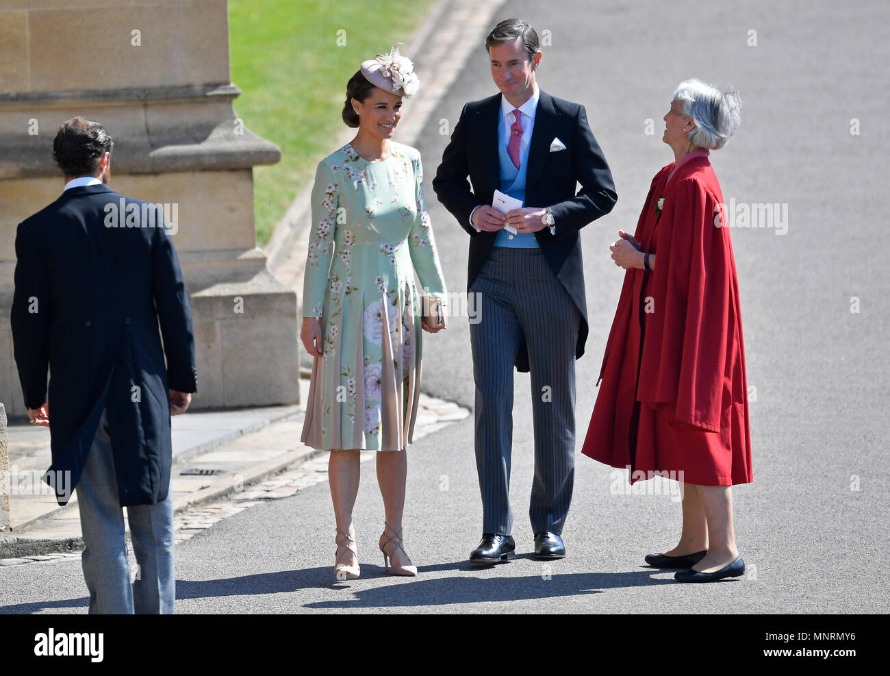 Pippa Middleton und James Matthews kommen an der St. George's Chapel auf Schloss Windsor für die Hochzeit von Meghan Markle und Prinz Harry. Stockfoto