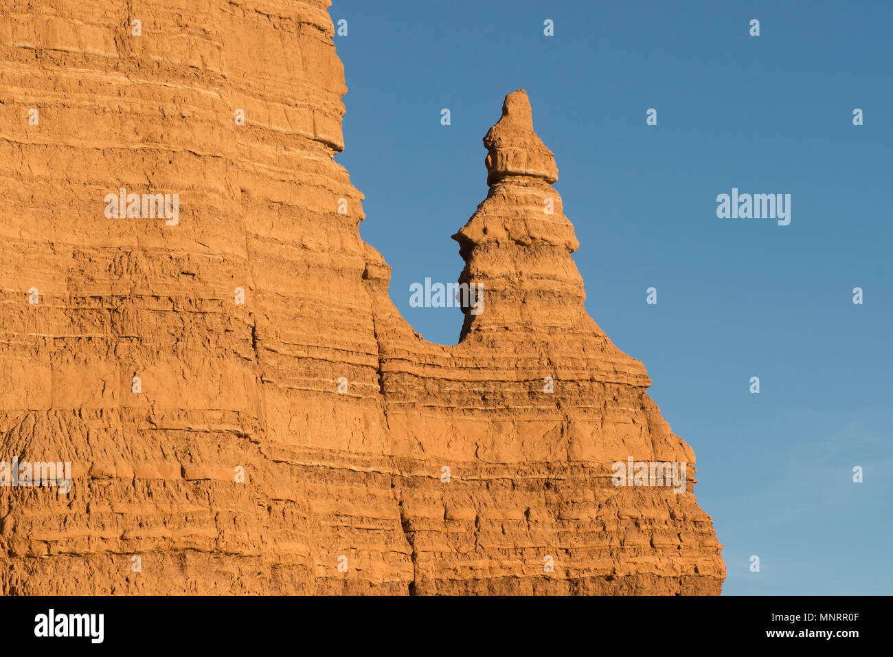 Erodierten Felsen, Tempel des Mondes, Cathedral Valley, in der Dämmerung, Capitol Reef National Park, Utah Stockfoto