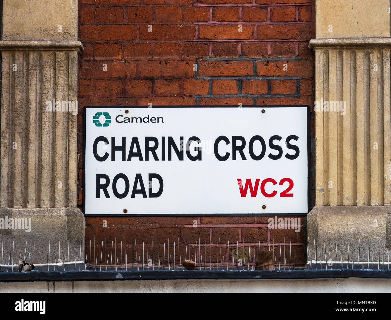 Soho Straßenschilder Serie - Charing Cross Road WC2 - Londons Stadtteil Soho Straßenschilder Stockfoto