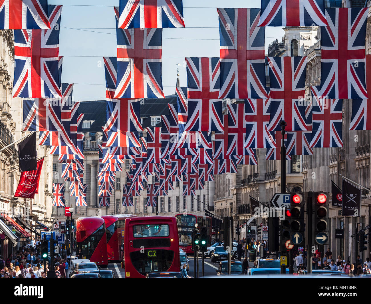 Union Jack britischen Flaggen über London Regent Street in London Stockfoto