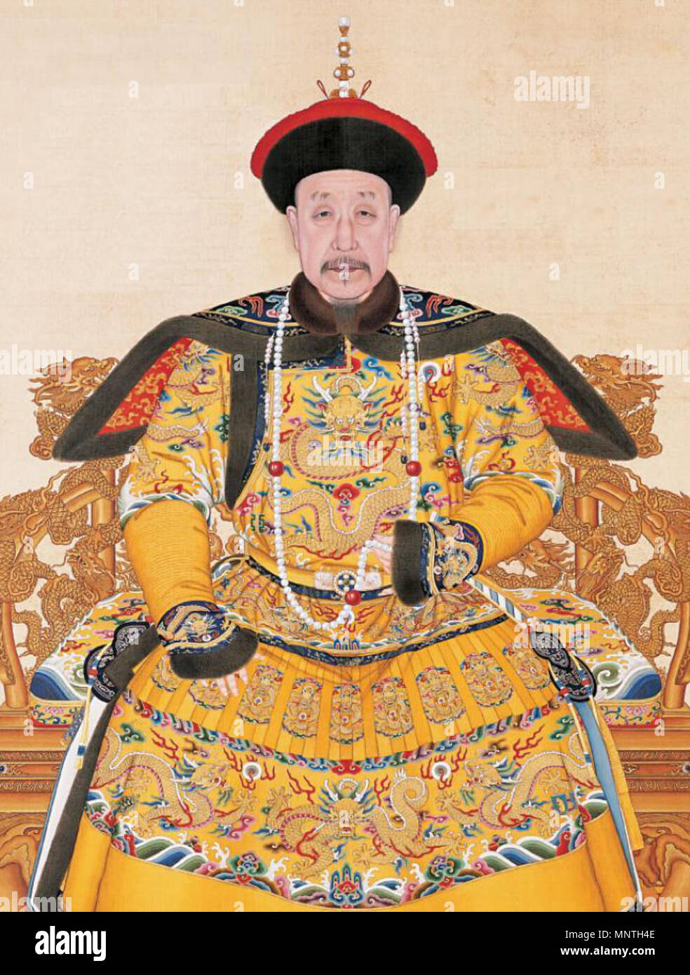 . Deutsch: "Porträt des Kaiser Qianlong bei Gericht Kleid. Qianlong Periode (1735-1796). 1022 Porträt des Kaiser Qianlong bei Gericht Kleid Stockfoto