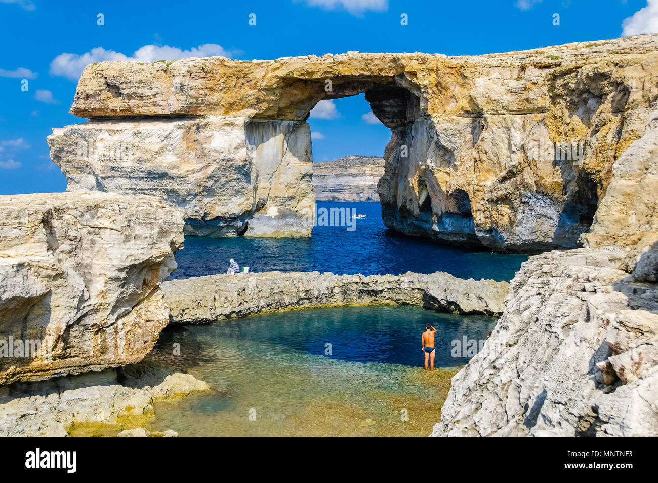 Azure Window, oder Dwejra Fenster und Blue Hole, Gozo, Malta, Mittelmeer, Atlantik Stockfoto