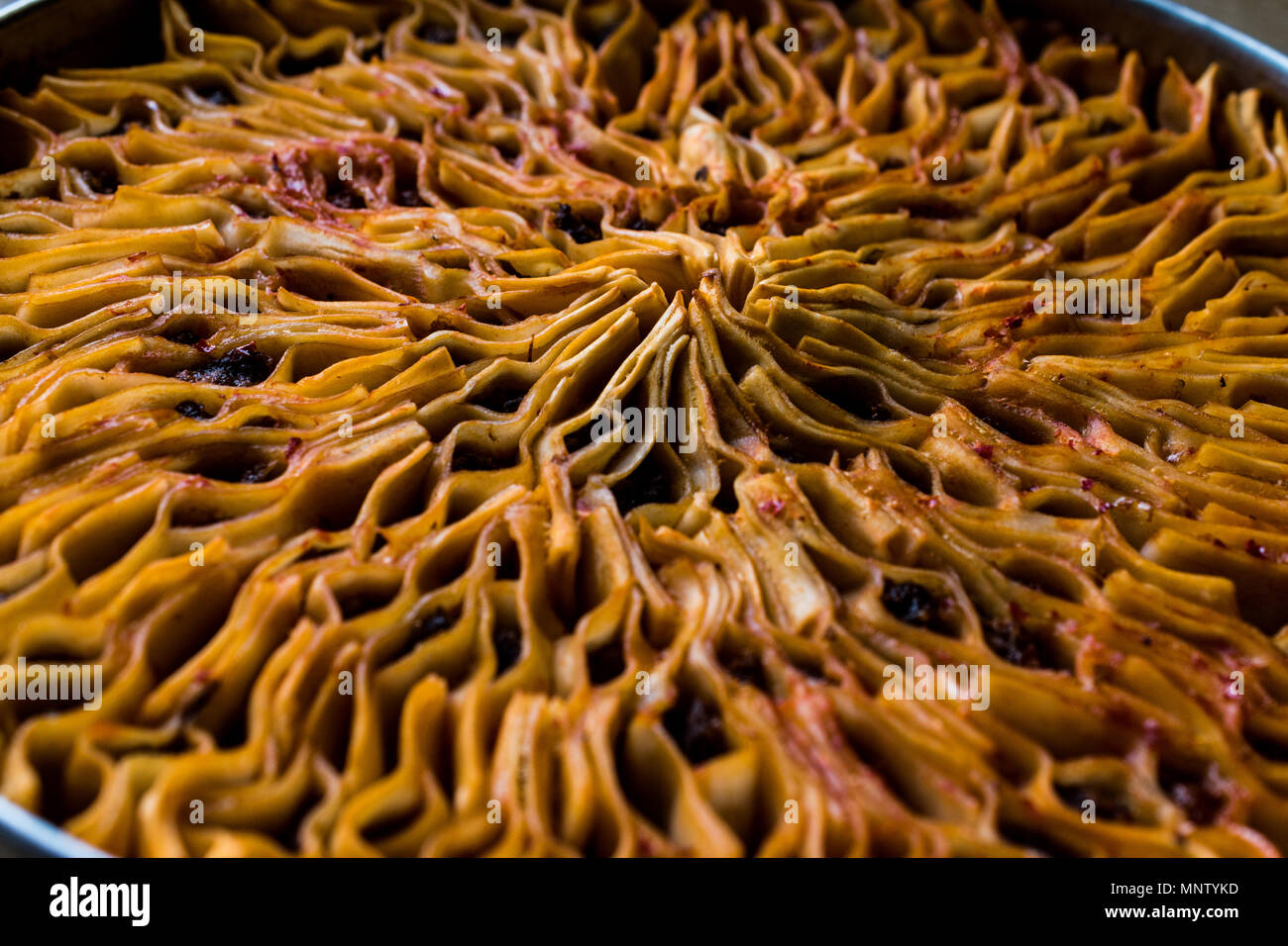 Türkische Manti Manlama/Kayseri Mantisi. Traditionelle Speisen. Stockfoto