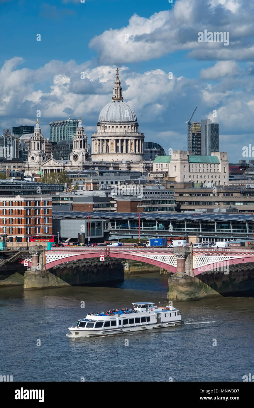 Die St Paul's Kathedrale, Blackfriars Bridge und die Themse, London, England, Großbritannien Stockfoto