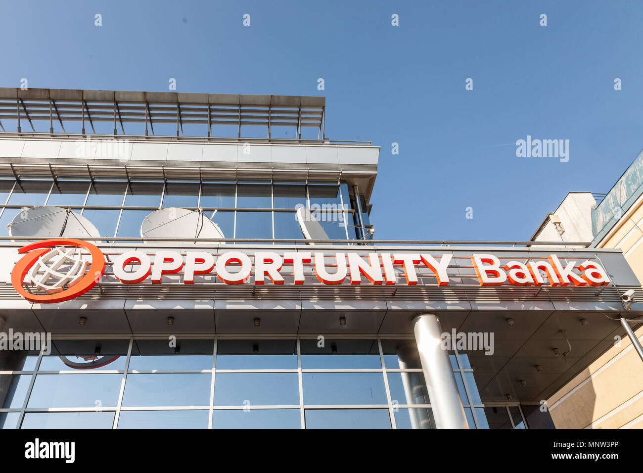 Belgrad, SERBIEN - 29. APRIL 2018: Logo der Bank auf Ihren lokalen Hauptquartier für Serbien. Opportunity International ist eine NGo spezialisiert. Stockfoto