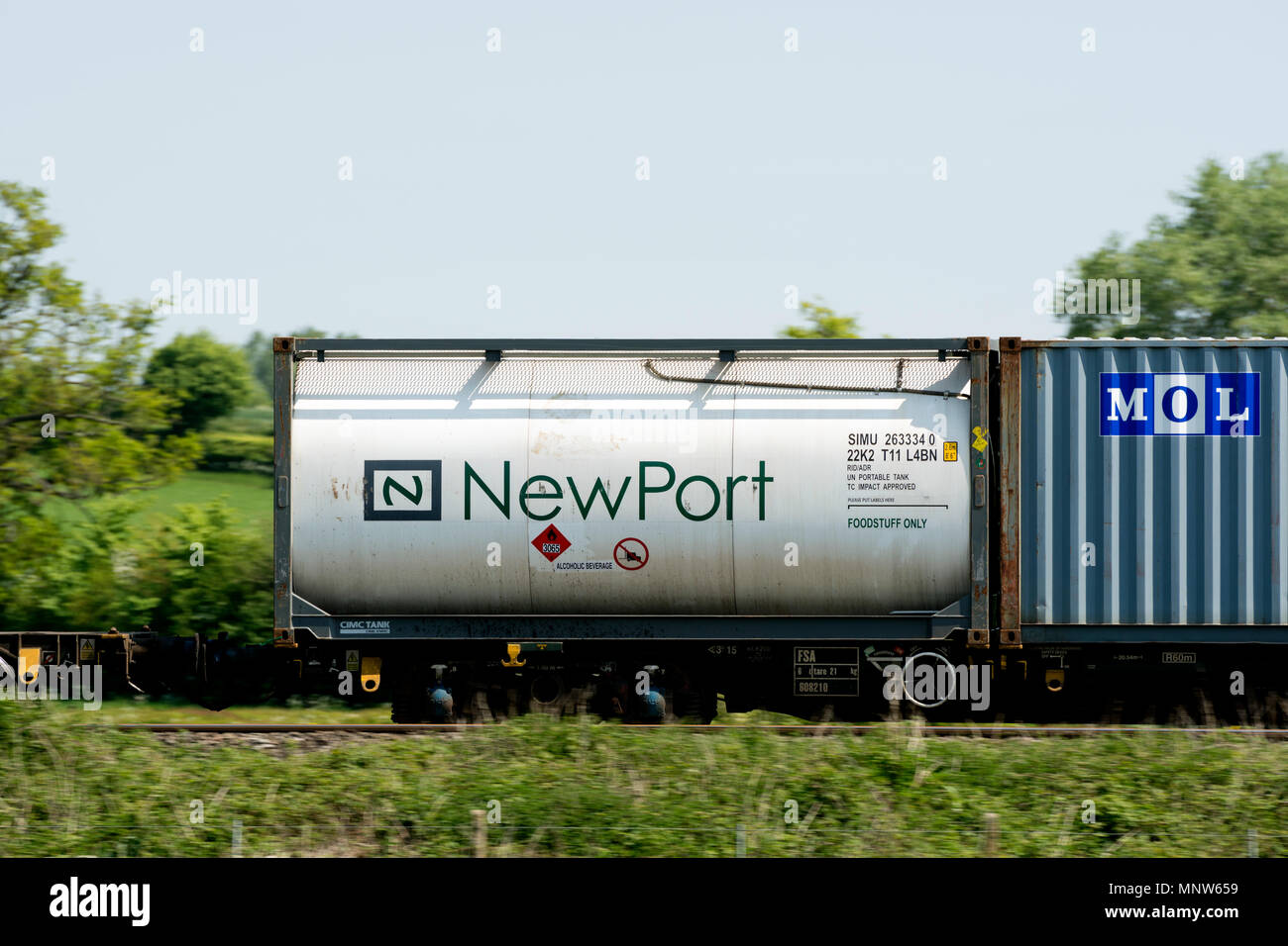 NewPort alkoholisches Getränk tank auf ein freightliner Zug, Großbritannien Stockfoto