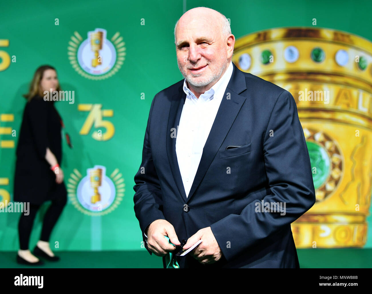 19. Mai 2018, Deutschland, Berlin, DFB-Pokal, Viertelfinale, FC Bayern München gegen Eintracht Frankfurt im Olympiastadion Berlin: Dieter Hoeneß nimmt an den Endrunden. Foto: Soeren Stache/dpa Stockfoto